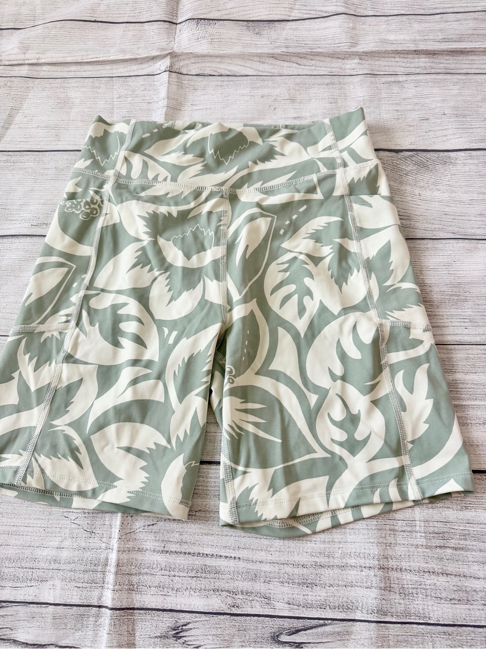 Women’s Green Leaf-Print Athletic Shorts